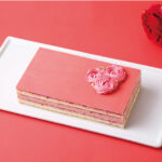 チョコレートケーキの王様ガトーオペラの専門店クインテット ドペラがバレンタインの季節に「薔薇のガトーオペラ」の販売を開始