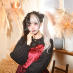 艶やかさと気品が同居する。heavenly gardenの闇に溶け込む幻想スタイルを、猫堕イヴちゃんが着こなす♡